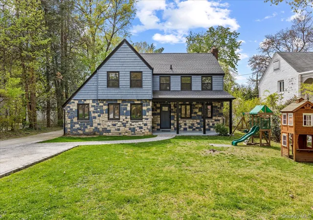 Single family home for sale at 11 Brook Ln, North Hempstead, NY 11023 | MLS# 989357