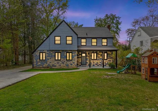 Photo 2 of Single family home for sale at 11 Brook Ln, North Hempstead, NY 11023 | MLS# 989357 | Listing updated on 2026-08-30