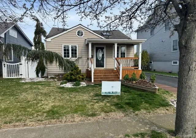 Photo 1 of Single family home for sale at 75 S Bay Dr, Babylon, NY 11702 | MLS# 989376 | Listing updated on 2026-09-27