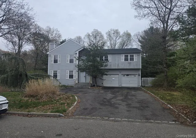 2nd image of 25 Pinecone Ln, Islandia, NY 11749 | MLS# 989406