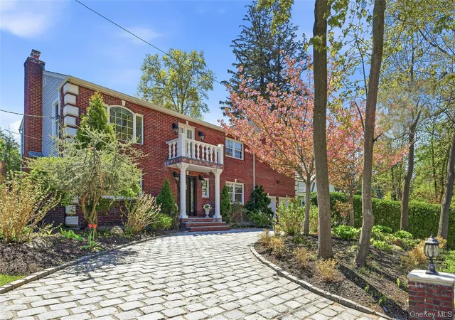 1st image of 1 Kissam Ln, Glen Head, NY 11545 | MLS# 989458