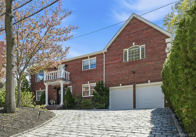 4th image of 1 Kissam Ln, Glen Head, NY 11545 | MLS# 989458