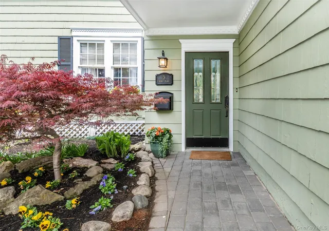 2nd image of 3 Duke Pl, Glen Cove, NY 11542 | MLS# 989477