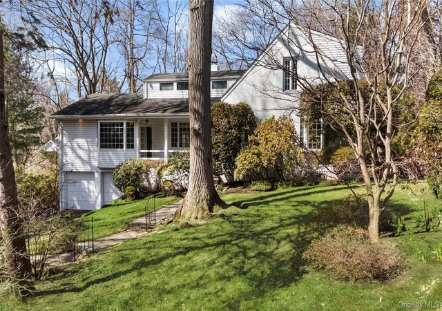 2nd image of 2 Hickory Hill, Roslyn, NY 11576 | MLS# 989479
