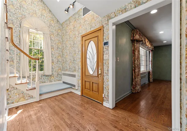 3rd image of 2 Hickory Hill, Roslyn, NY 11576 | MLS# 989479