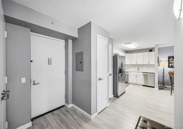 3rd image of 260 Bch 81St St, New York City, NY 11693