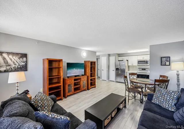 4th image of 260 Bch 81St St, New York City, NY 11693