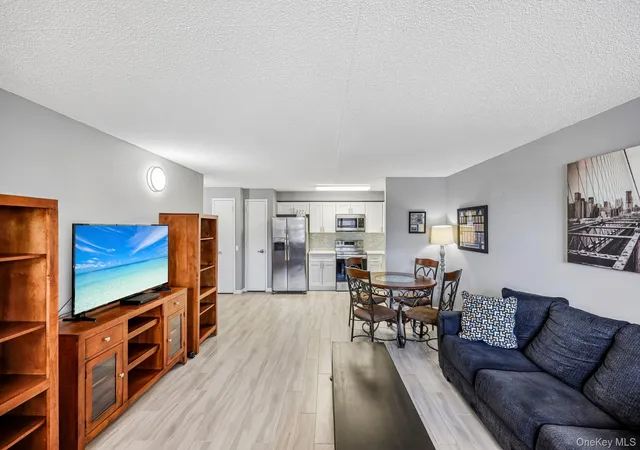 5th image of 260 Bch 81St St, New York City, NY 11693
