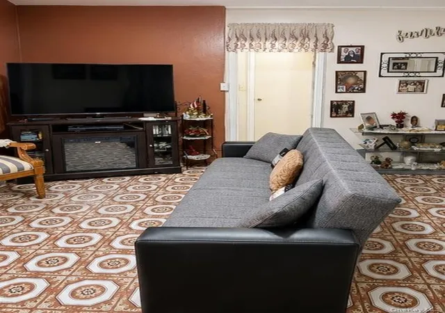 Photo 3 of Condo for sale at 1 Fordham Hl Oval #4A, New York, NY 10468 | MLS# 989500 | Listing updated on 2026-08-11