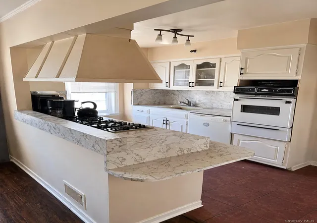 Photo 3 of Sale Pending at 5846 206th Street, Oakland Gardens, NY 11364 | MLS# 989508 | Listing updated on 2026-07-24