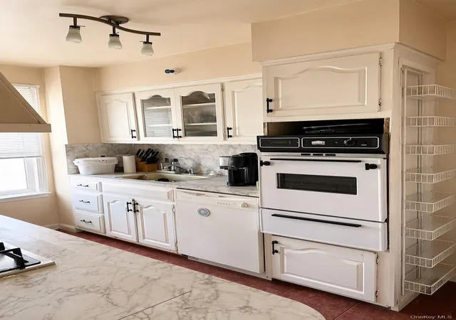 Photo 4 of Sale Pending at 5846 206th Street, Oakland Gardens, NY 11364 | MLS# 989508 | Listing updated on 2026-07-24
