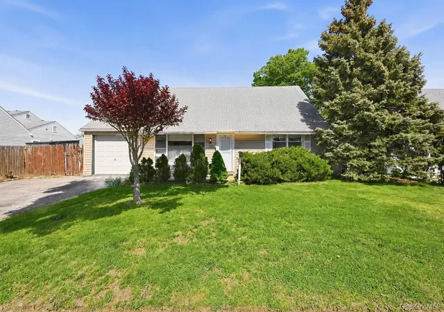 1st image of 440 Cole Pl, Oyster Bay, NY 11714 | MLS# 989530