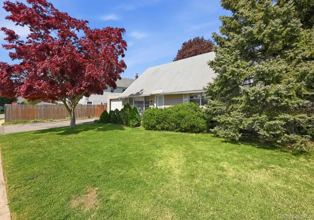 2nd image of 440 Cole Pl, Oyster Bay, NY 11714 | MLS# 989530