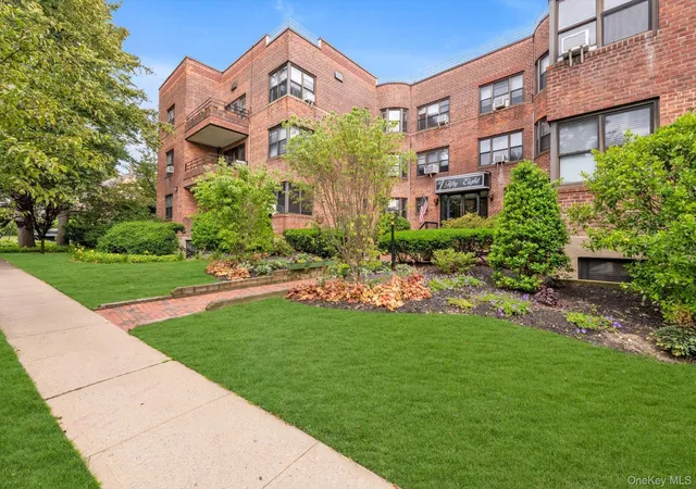 16th image of 58 Grace Ave #1G, North Hempstead, NY 11021 | MLS# 989562