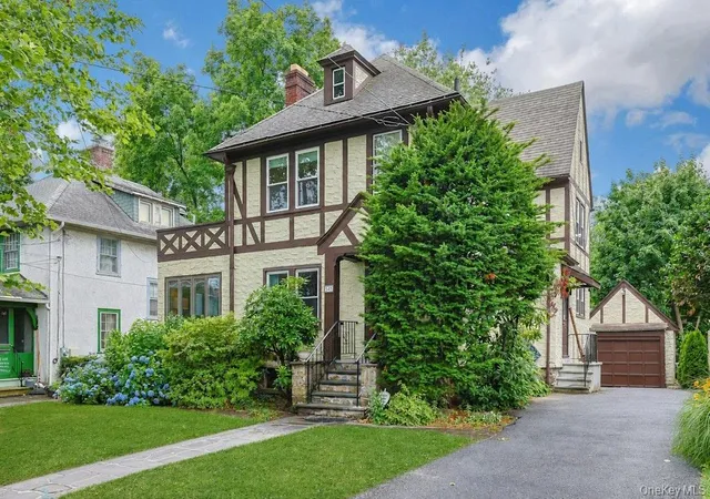 2nd image of 541 Second Ave, Pelham, NY 10803 | MLS# 989597
