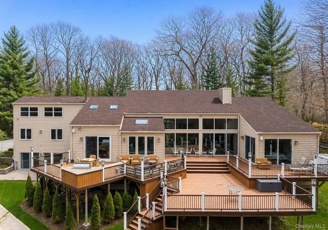 1st image of 7 Windemere Crst, Woodbury, NY 11797 | MLS# 989712