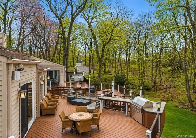 3rd image of 7 Windemere Crst, Woodbury, NY 11797 | MLS# 989712
