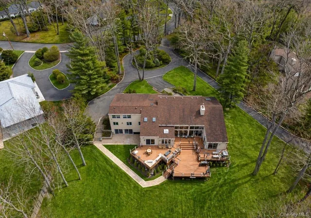 4th image of 7 Windemere Crst, Woodbury, NY 11797 | MLS# 989712