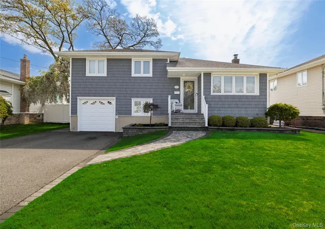 2nd image of 17 6th Ave, Oyster Bay, NY 11762 | MLS# 989719