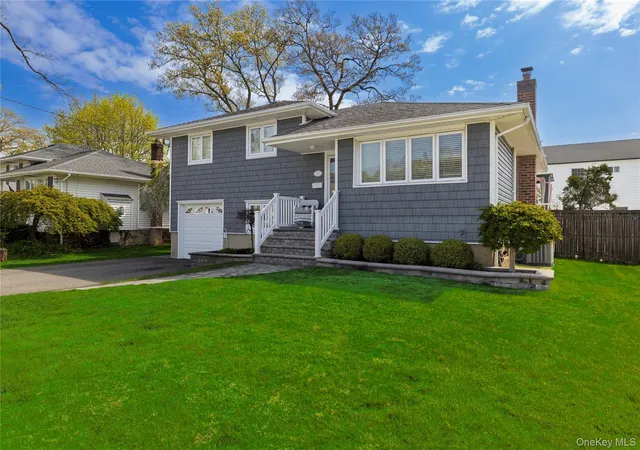 3rd image of 17 6Th Ave, Oyster Bay, NY 11762 | MLS# 989719