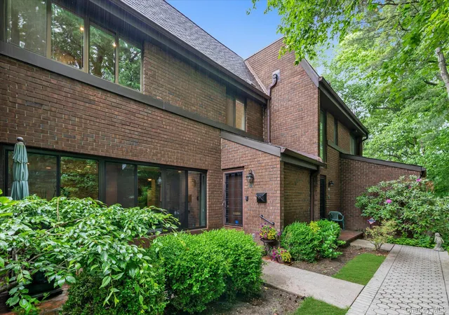 1st image of 41 Spring Holw, Roslyn, NY 11576 | MLS# 989748