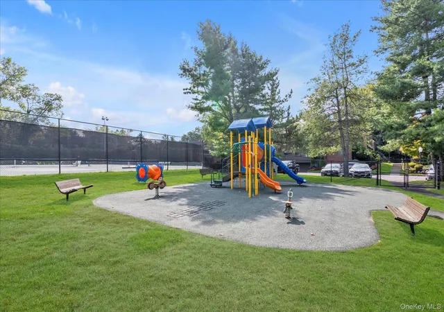 27th image of 41 Spring Holw, Roslyn, NY 11576 | MLS# 989748