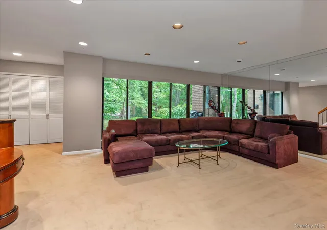 3rd image of 41 Spring Holw, Roslyn, NY 11576 | MLS# 989748