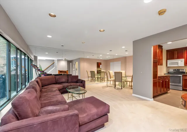 5th image of 41 Spring Holw, Roslyn, NY 11576 | MLS# 989748