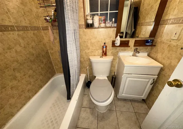 Photo 4 of Sale Pending at 14141 255th Street, New York, NY 11422 | MLS# 989754 | Listing updated on 2026-06-21