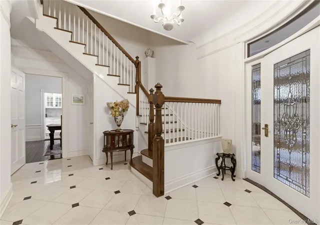 Photo 4 of Single family home for sale at 89 Duck Pond Rd, Glen Cove, NY 11542 | MLS# 989807 | Listing updated on 2026-07-02