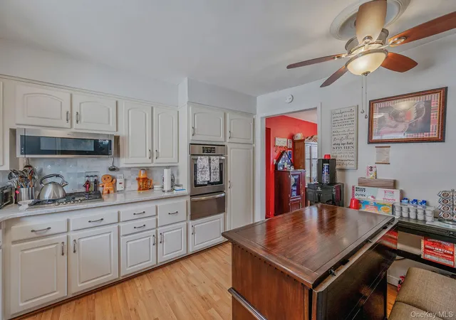 Listing Photo 4 - Condo for sale in building located at 1010 Bay 25th St, New York, NY 11691