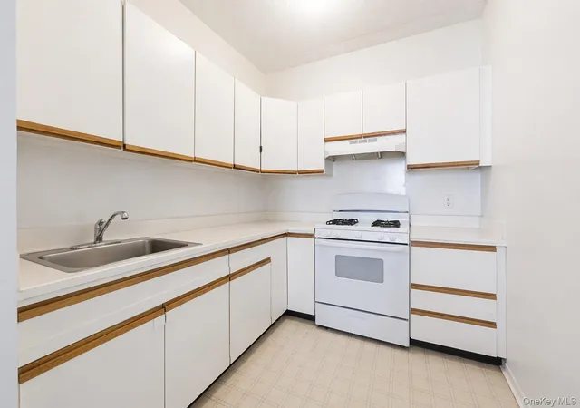 Photo 3 of Sale Pending at 804 Brook Ave #11A, New York, NY 10451 | MLS# 989821 | Listing updated on 2026-05-20