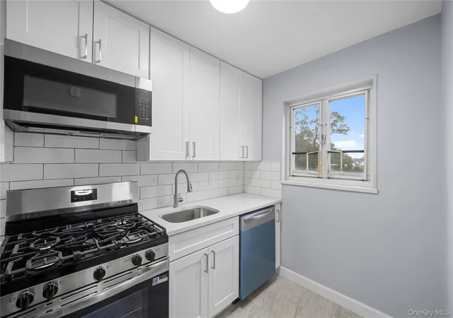Photo 4 of House for sale at 221-43 Manor Rd, Queens Village, NY 11427 | MLS# 989852 | Listing updated on 2026-09-29