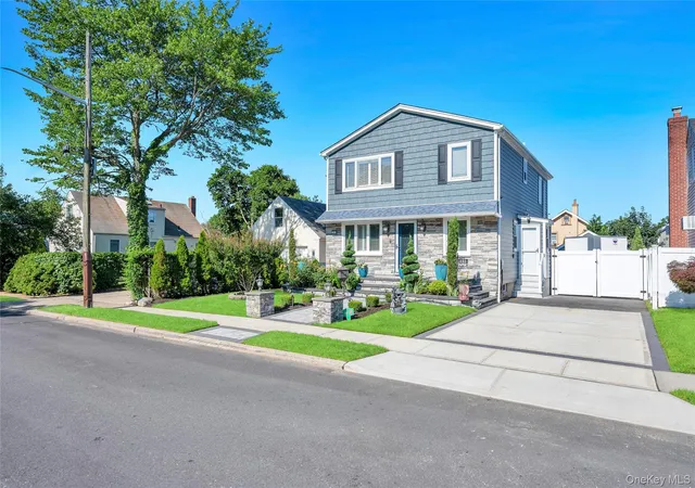 Photo 5 of Single family home for sale at 151 Poppy Ave, Hempstead, NY 11010 | MLS# 989856 | Listing updated on 2026-08-31