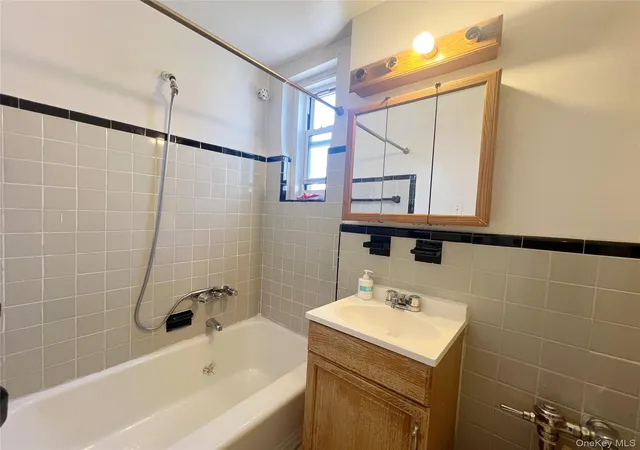 2nd image of 3011 Parsons Blvd, Flushing, NY 11354