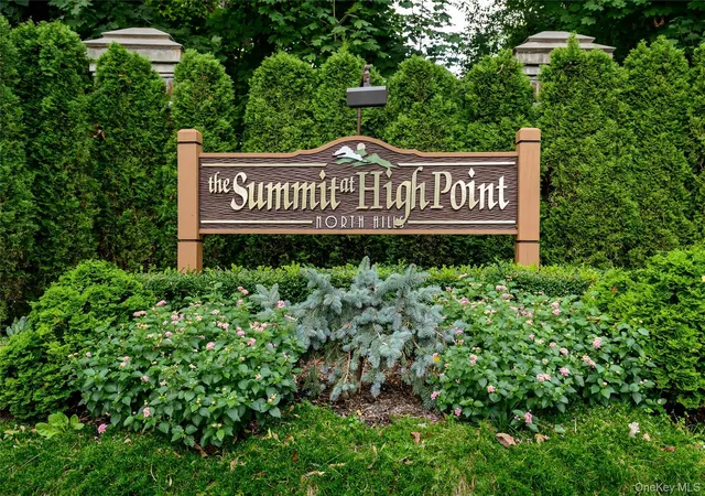 Photo 3 of Sale Pending at 5 Pony Cir #5, North Hempstead, NY 11577 | MLS# 989933 | Listing updated on 2026-08-18