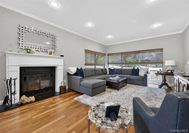 Photo 3 of Sale Pending at 5 Pony Cir #5, North Hempstead, NY 11577 | MLS# 989933 | Listing updated on 2026-08-18