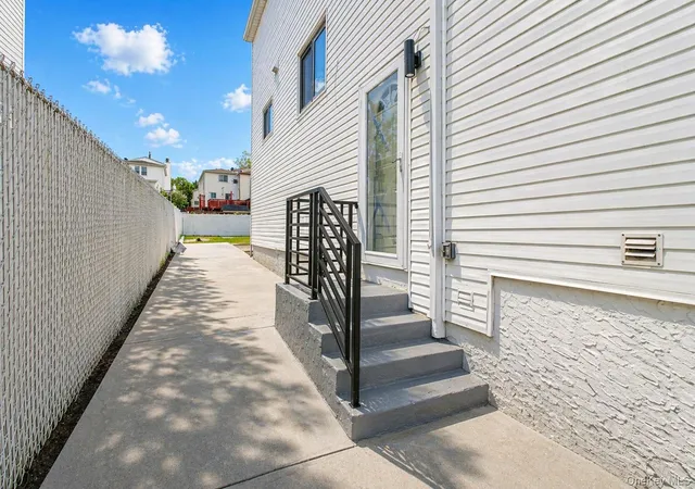 Photo 3 of Sale Pending at 55 Beard St, New York, NY 10314 | MLS# 989956 | Listing updated on 2026-08-21
