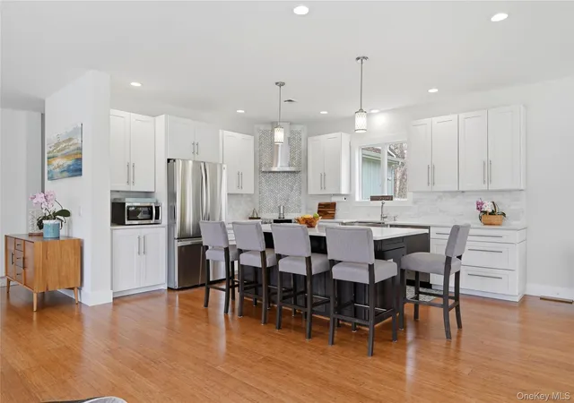 Homes for sale in Southampton, NY | 17 Willowood Ct, Southampton, NY 11977 | MLS# 989971