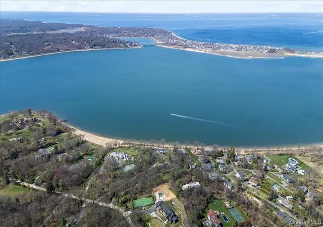 Photo 3 of Single family home for sale at 516 Centre Is Rd, Oyster Bay, NY 11771 | MLS# 989973 | Listing updated on 2026-06-29