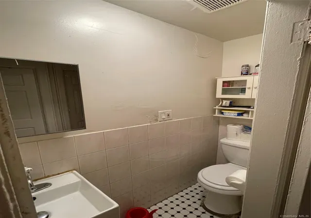 Photo 4 of House for sale at 2464 Crescent St, Astoria, NY 11102 | MLS# 990013 | Listing updated on 2026-08-11