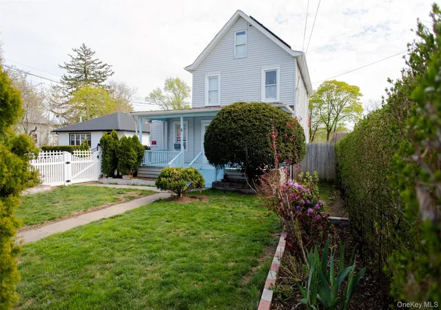 3rd image of 8 Brightside Ave, Islip, NY 11722 | MLS# 990030