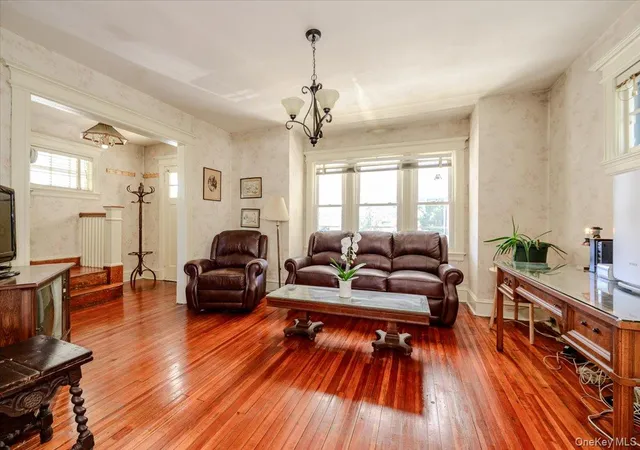Photo 4 of Single family home for sale at 548 Davis Ave, New York, NY 10310 | MLS# 990086 | Listing updated on 2026-10-07
