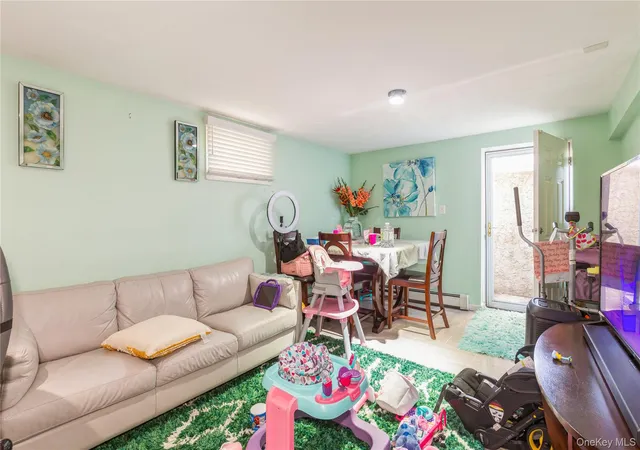 Photo 4 of Sale Pending at 165 Wellesley St, Hempstead, NY 11550 | MLS# 990088 | Listing updated on 2026-09-03