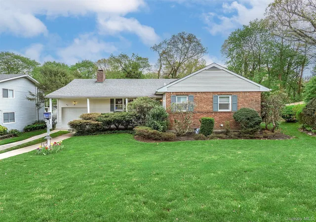 35th image of 53 Plymouth Dr S, Oyster Bay, NY 11545 | MLS# 990103