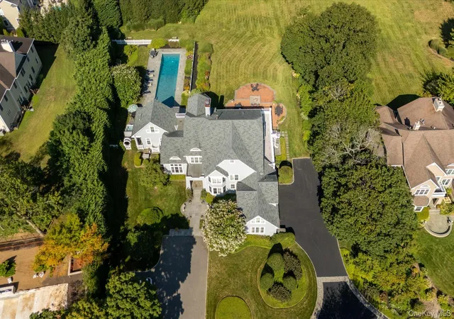 3rd image of 1 Pembroke Dr, Glen Cove, NY 11542 | MLS# 990120