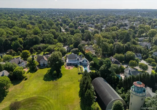 50th image of 1 Pembroke Dr, Glen Cove, NY 11542 | MLS# 990120
