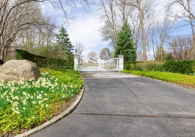 Photo 3 of Single family home for sale at 697 Short Beach Rd, Saint James, NY 11780 | MLS# 990237 | Listing updated on 2026-06-11