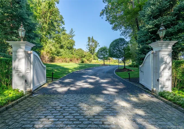 Photo 4 of Single family home for sale at 697 Short Beach Rd, Saint James, NY 11780 | MLS# 990237 | Listing updated on 2026-06-11