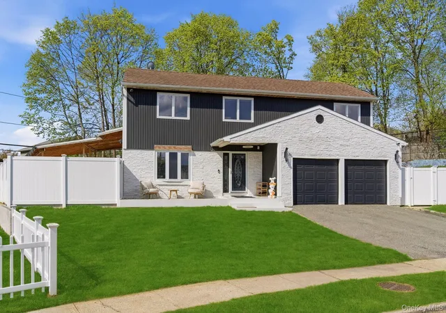 Photo 1 of Single family home for sale at 3 Rustic Ct, Oyster Bay, NY 11803 | MLS# 990246 | Listing updated on 2026-08-09